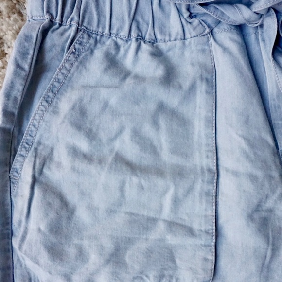 Romeo + Juliet Couture Ruffle Waist Chambray Short - Picture 5 of 8